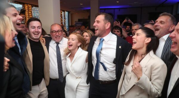 01.06.2025., Split - Docek izbornih rezultata drugog kruga lokalnih izbora u izbornom stozeru HDZ-a u studentskom restoran S.O.S. u Kopilici. Ivo Bilic, Edita Maretic, Tomislav Suta i Matea Dorcic Photo: Ivo Cagalj/PIXSELL