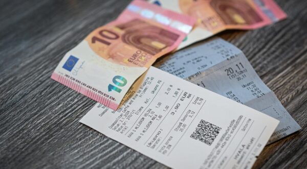 02.01.2024., Zagreb - S 1. sijecnjom prestaje dvojno iskazivanje cijena u eurima i kunama. Photo: Neva Zganec/PIXSELL