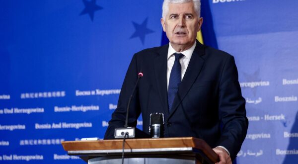 02.04.2025., Sarajevo, Bosna i Hercegovina - Nakon sastanka Trojke iz Federacije Bosne i Hercegovine (FBiH), Trojke iz Republike Srpske (RS) i HDZ-a, odrzana je konferencija za medije. Dragan Covic Photo: Armin Durgut/PIXSELL