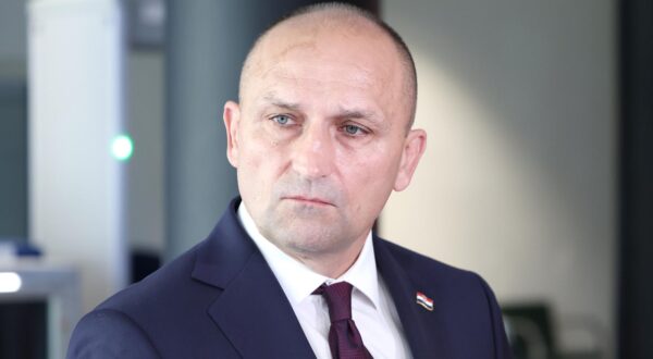 03.06.2025., Zagreb - Ministar obrane Ivan Anusic dao je prije sjednice Sabora izjavu za medije. Photo: Patrik Macek/PIXSELL