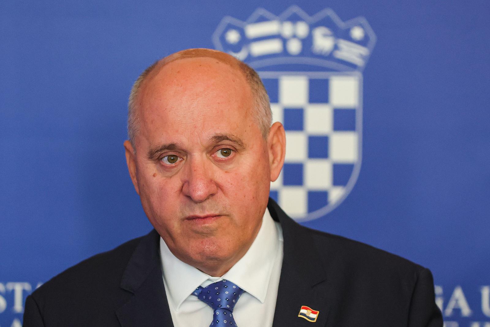 03.06.2025., Ministarstvo prostornoga uredjenja, graditeljstva i drzavne imovine, Zagreb - Ministar Branko Bacic odrzao je konferenciju za novinare povodom objave cetiri nova propisa Ministarstva prostornoga uredjenja, graditeljstva i drzavne imovine koji ce unaprijediti regulativu u podrucju stambenog zbrinjavanja, upravljanja zgradama i vodjenja evidencija zajednica suvlasnika i upravitelja. Na konferenciji objavleni su sljedeci propisi: Pravilnik o kucnom redu, Pravilnik o potporama za stjecanje prve stambene nekretnine, Pravilnik o Registru zajednica suvlasnika, Pravilnik o Registru upravitelja zgrada. Photo: Goran Stanzl/PIXSELL