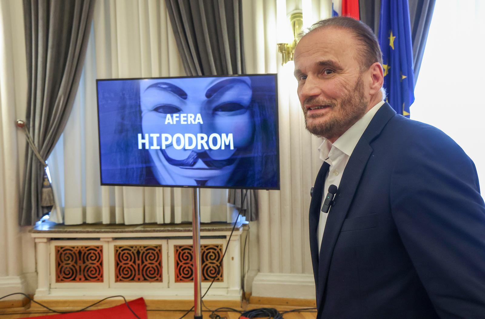 04.04.2025., Zagreb - Novinarski dom. Odrzanaje izvanredna press konferencija povodom podnosenja kaznene prijave u ime djelatnika gradske ustanove protiv Tomislava Tomasevica i dr.; na stetu gradskog proracuna u milijunskom iznosu. Na konferenciji je govorio odvjetnik Anto Nobilo, Pavle Kalinic, Davor Bernardic i Dina Dogan. Photo: Sanjin Strukic/PIXSELL