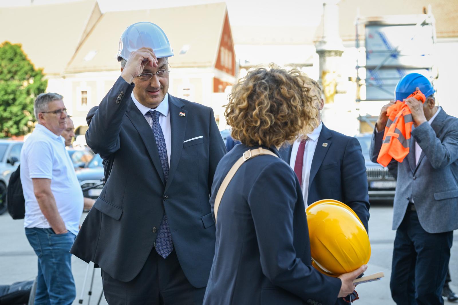 04.06.2025., Zagreb - Predsjednik Vlade Andrej Plenkovic sastao se sa zagrebackim nadbiskupom Drazenom Kutlesom, s kojim je razgovarao o daljnjem tijeku radova na obnovi Zagrebacke katedrale. Uz predsjednika Vlade bili su potpredsjednik Vlade i ministar prostornoga uredenja, graditeljstva i drzavne imovine Branko Bacic i ministrica kulture i medija Nina Obuljen Korzinek. Photo: Neva Zganec/PIXSELL