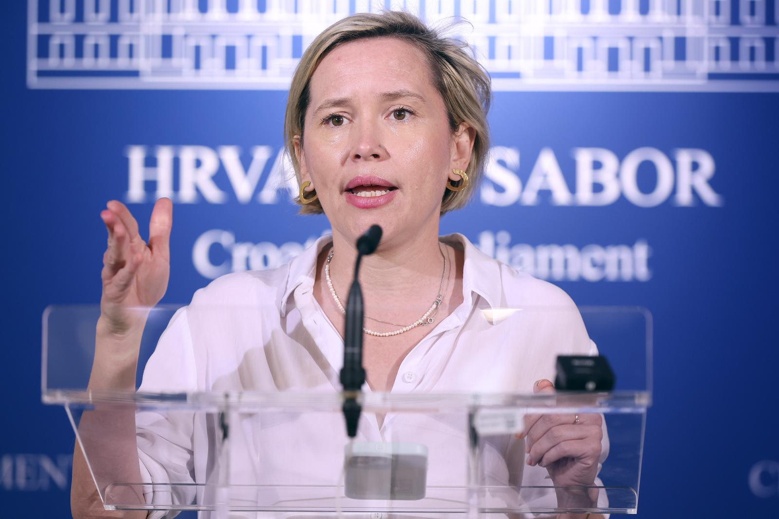 04.06.2025., Zagreb - Na konferenciji za medije odrzanoj u Saboru o uhicenjima u bolnici Sveti Duh govorila je Ivana Kekin. Photo: Patrik Macek/PIXSELL