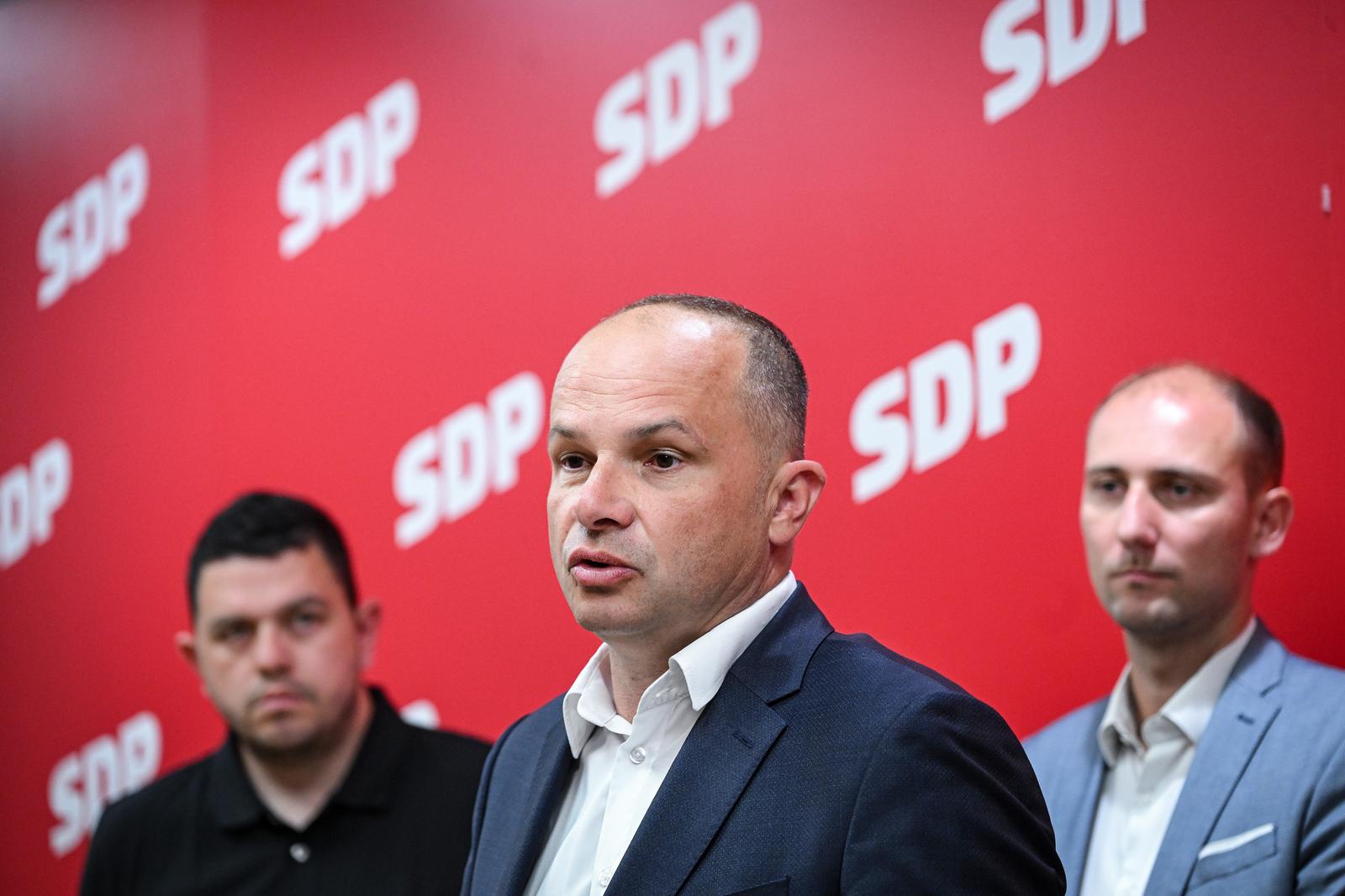 04.06.2025., Zagreb  -  Predsjednik SDP-a Sinisa Hajdas Doncic i SDP-ovi izabrani zastupnici u Gradskoj skupstini predstavili su kandidata za predsjednika Gradske skupstine Grada Zagreba.
Sinisa Hajdas Doncic Photo: Josip Regovic/PIXSELL