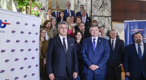 Andrej Plenković s veleposlanicima EU