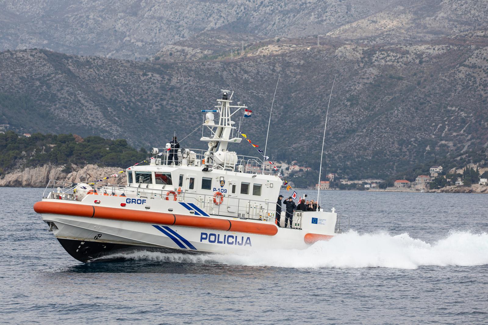 07.02.2025., Policijska postaja, Dubrovnik - Ministar unutarnjih poslova RH Davor Bozinovic obisao je obnovljenu zgradu Postaje prometne policije Dubrovnik u Ulici Andrije Hebranga. Nakon postaje obisao je i novo policijsko plovilo GROF.

 Photo: Grgo Jelavic/PIXSELL