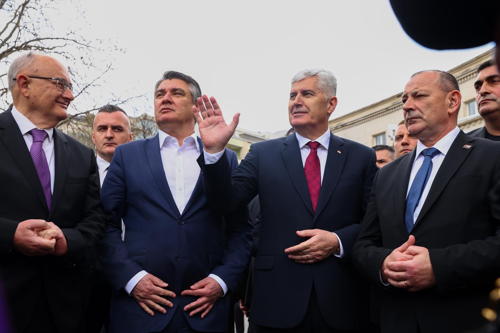 08.04.2022. Mostar - Sredisnja svecanost obiljezavanja 30. obljetnice osnivanja Hrvatskog vijeca obrane. U svecanosti sudjelovao je i hrvatski predsjednik Zoran Milanovic, koji je na Trgu hrvatskih velikana polozio cvijece i zapalio svijecu u cast poginulim braniteljima.  Photo: Denis Kapetanovic/PIXSELL