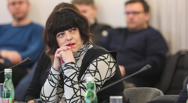 08.04.2025., Novinarski Dom, Zagreb - Okrugli stol o migrantima, Foreign workers from Asia in Croatia - Opportunities, Challenges, and the Future odrzava se u Novinarskom domu. Mirela Holy. Photo: Goran Stanzl/PIXSELL
