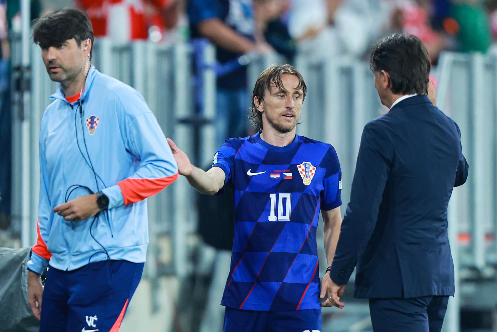 09.06.2025., Opus Arena, Osijek - Kvalifikacije za FIFA Svjetsko nogometno prvenstvo 2026., skupina L, Hrvatska - Ceska. Vedran Corluka, Luka Modric Photo: Davor Javorovic/PIXSELL