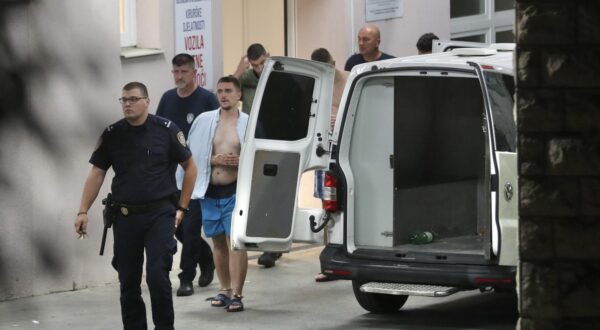 10.06.2025., Split - Dio zatvorenika koji su primljeni na hitni prijem nakon pozara u zatvoru Bilice nakon obrade otpusten iz bolnice. Photo: Ivo Cagalj/PIXSELL