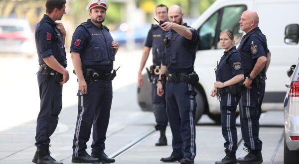 10.06.2025., Graz, Austrija - Najmanje deset osoba je mrtvo nakon napada koji se dogodio u skoli u koju je usla naoruzana osoba. Photo: Matija Habljak/PIXSELL