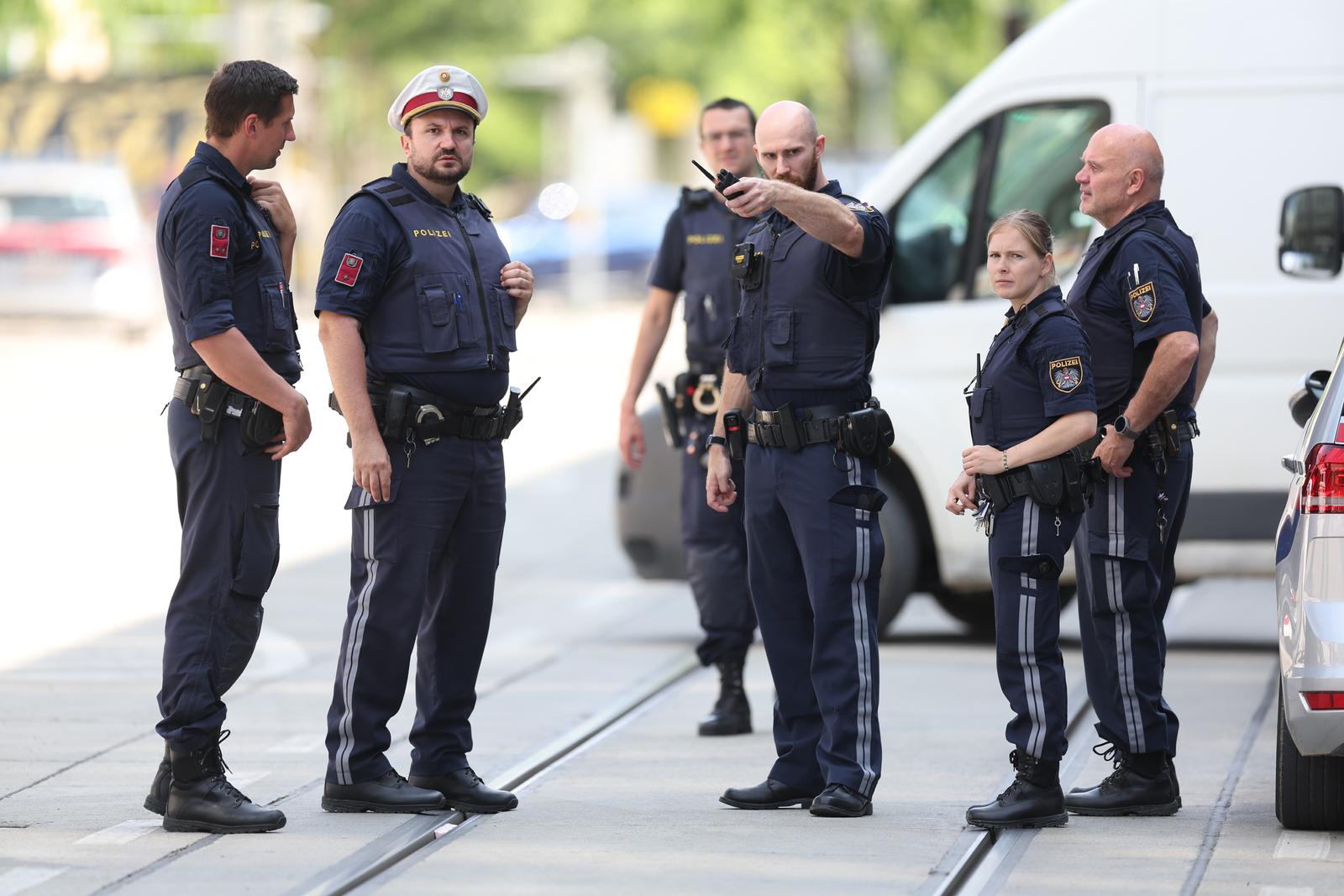 10.06.2025., Graz, Austrija - Najmanje deset osoba je mrtvo nakon napada koji se dogodio u skoli u koju je usla naoruzana osoba. Photo: Matija Habljak/PIXSELL