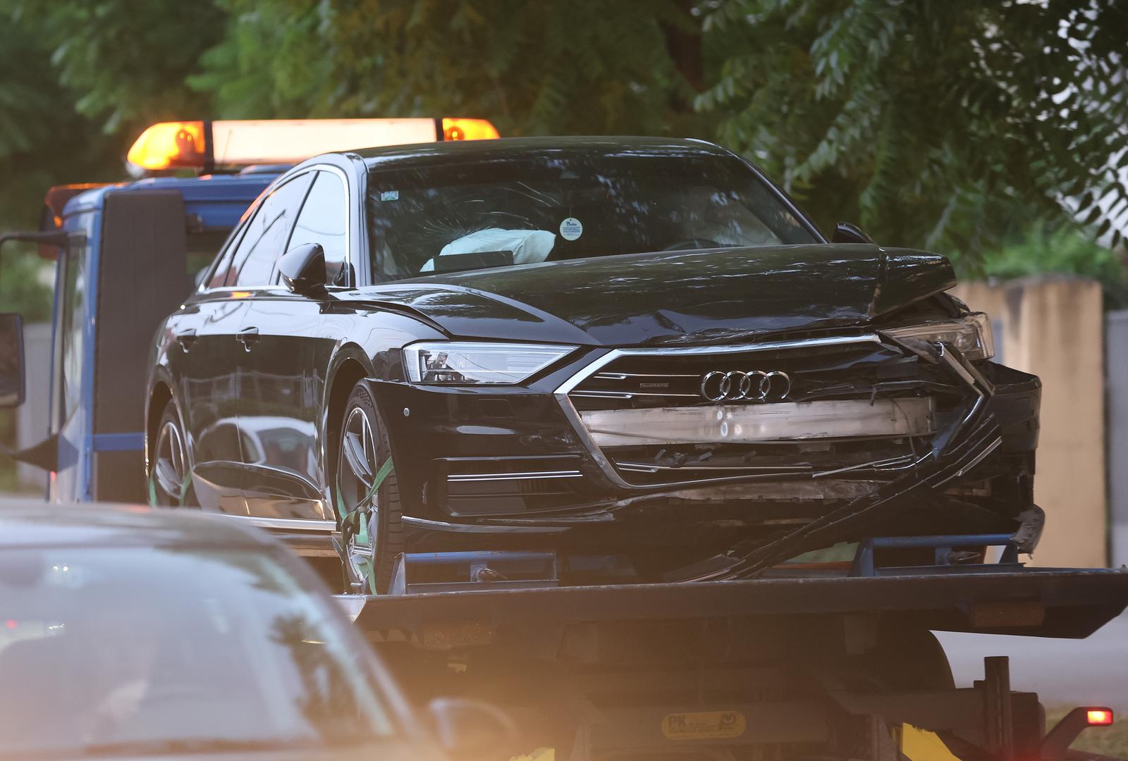 11.06.2025., Zagreb - Na krizanju Selsske ceste, Ilice i Ulice Sveti Duh dogodila se prometna nesreca. U jednom od automobila bio je ministar Anusic sa svojim osiguranjem. Ministar je prosao bez ozljeda, ali ozlijedjenih osoba ima u drugom automobilu. Zbog nesrece privremeno je obustavljen tramvjaski promet Ilicom. Photo: Luka Stanzl/PIXSELL
