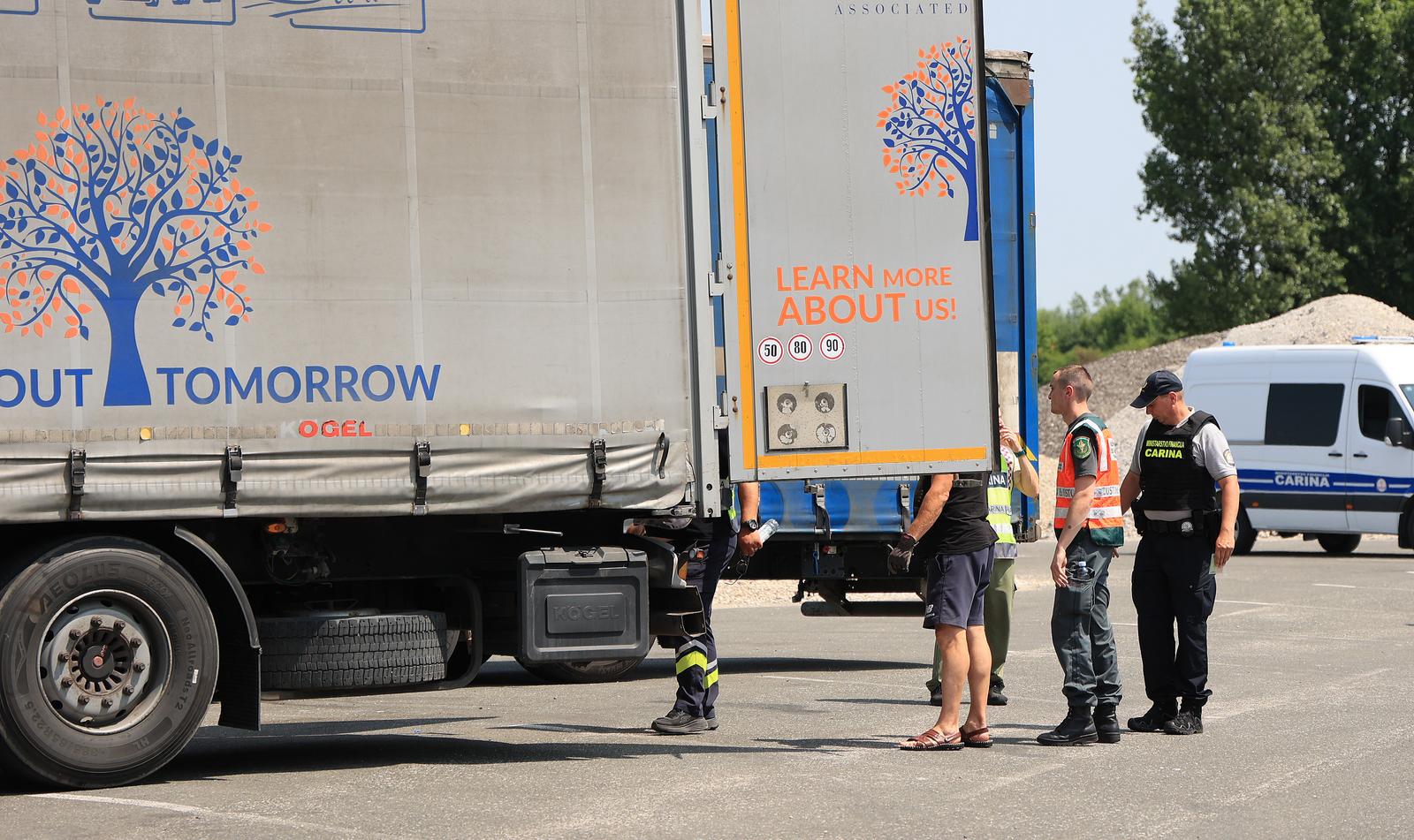 12.06.2025., Bregana - U organizaciji Carinske uprave, Ministarstva financija odrzala se prezentacija medjunarodne obuke u okviru programa Europske komisije za pojacanu suradnju drzava clanica u provedbi nadzora na granici, namijenjene stjecanju vjestina i znanja carinskih sluzbenika za pretragu teretnih motornih vozila.Prva obuka u okviru projekta EUCAB odrzava se u Republici Hrvatskoj za 17 carinskih sluzbenika iz 14 europskih zemalja, na kojoj ce po prvi puta kao treneri sudjelovati  strucnjaci iz carinskih sluzbi Finske, Madjarske i Hrvatske. Photo: Marko Prpic/PIXSELL
