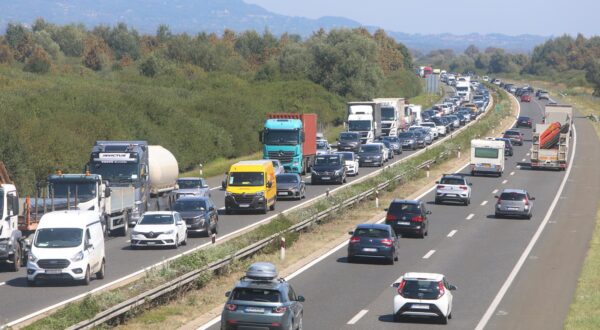 12.08.2024., Karlovac - Prometne guzve u smjeru mora na autocesti A1 izmedu Zagreba i Karlovca kod odmorista Draganic. Photo: Kristina Stedul Fabac/PIXSELL