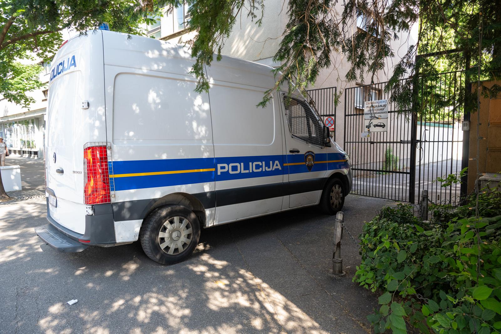 Policija