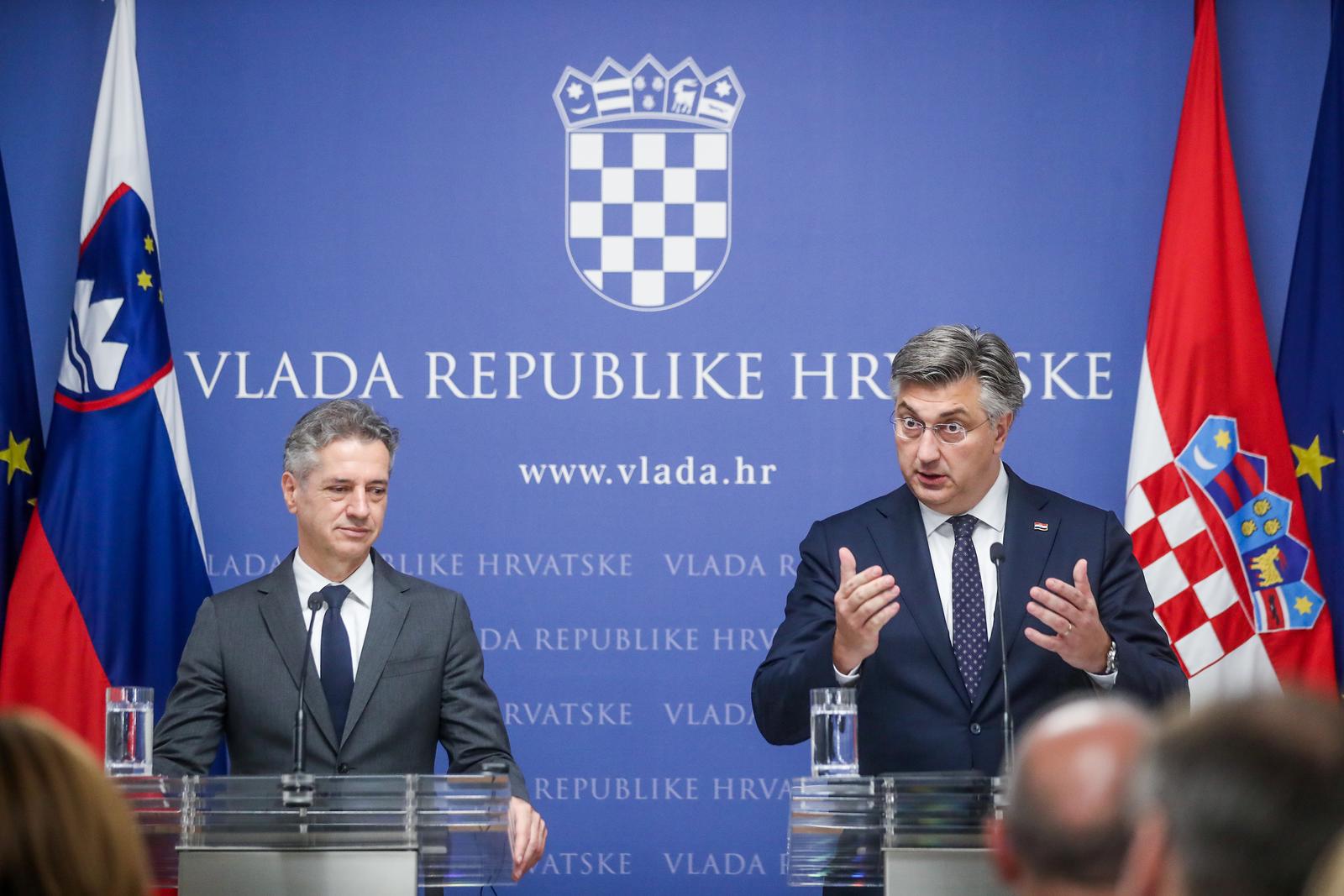 14.07.2023., Zagreb - Potpisivanje sporazuma izmedju Vlade Republike Hrvatske i Vlade Republike Slovenije o prekogranicnoj suradnji u pruzanju hitne zdravstvene zastite potpisuju predsjednici vlada Andrej Plenkovic i Robert Golob. Sporazum izmedju Vlade Republike Hrvatske i Vlade Republike Slovenije o mjerama solidarnosti radi zastite sigurnosti opskrbe plinom potpisuju ministar gospodarstva i odrzivog razvoja Davor Filipovic i ministar okolisa, klime i energetike Bojan Kumer nakon potpisivanja premijeri su dali izjave za medije.  Photo: Slavko Midzor/PIXSELL