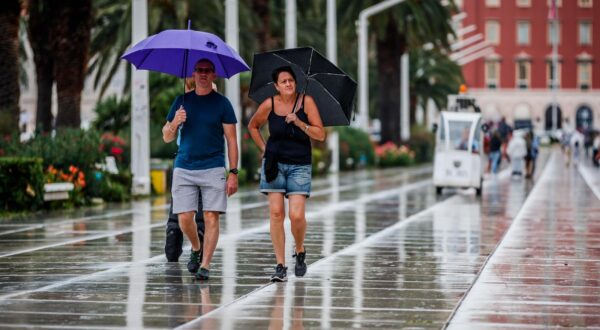 14.09.2023., Split - Kisno i tmurno jutro u Splitu.  Photo: Zvonimir Barisin/PIXSELL
