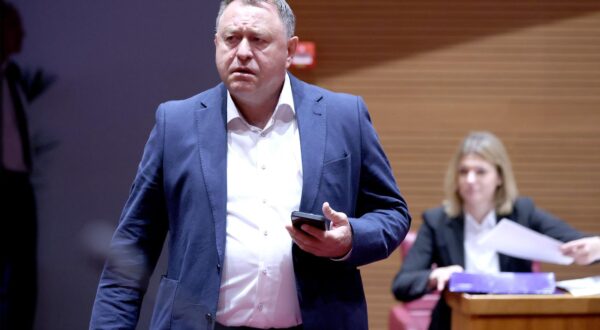 16.06.2025., Zagreb - Sjednica Sabora nastavljena je izlaganjem zastupnickih stajalista nakon kojih ce uslijediti rasprava o Konacnom prijedlogu zakona o izmjenama i dopuni Zakona o javnobiljeznickim pristojbama. Photo: Patrik Macek/PIXSELL