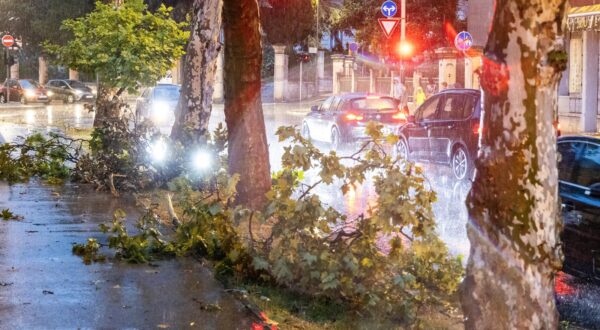 16.06.2025., Pula - Snazno nevrijeme pogodilo je grad te izazvalo poteskoce. Photo: Srecko Niketic/PIXSELL