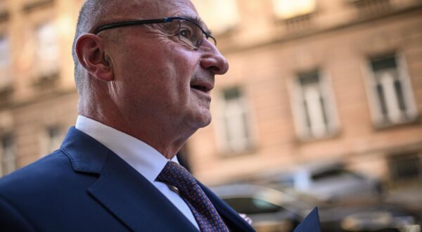 18.03.2025., Zagreb - Dolazak na zajednicku sjednica Predsjednistva i Nacionalnog odbora HDZ-a. Ministar Gordan Grlic Radman Photo: Josip Regovic/PIXSELL