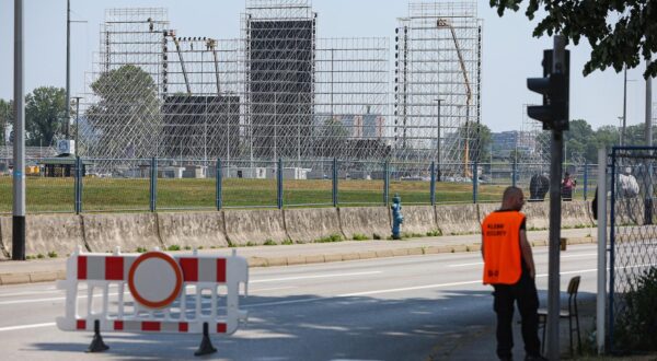 19.06.2025., Hipodrom, Zagreb - Radovi na izgradnji pozornice za Thompsonom koncert na Hipodromu. Privremeno je zatvorena za promet Antallova od Cimermanove do Holjevceve ulice do 23.6. Photo: Goran Stanzl/PIXSELL