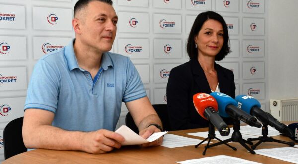24.06.2025., Slavonski Brod - Saborska zastupnica Domovinskog pokreta Dubravka Lipovac-Pehar i predsjednik Domovinskog pokreta Brodsko-posavske zupanije Nikola Barisic odrzali su konferenciju za medije na temu  formiranje vecine u Zpanijskoj skupstini Brodsko-posavske zupanije. Photo: Ivica Galovic/PIXSELL
