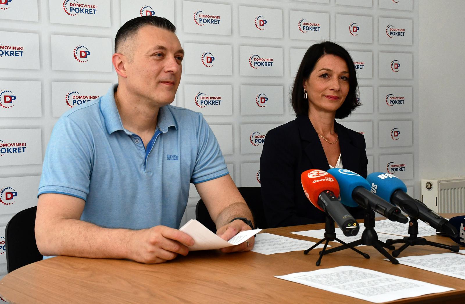 24.06.2025., Slavonski Brod - Saborska zastupnica Domovinskog pokreta Dubravka Lipovac-Pehar i predsjednik Domovinskog pokreta Brodsko-posavske zupanije Nikola Barisic odrzali su konferenciju za medije na temu  formiranje vecine u Zpanijskoj skupstini Brodsko-posavske zupanije. Photo: Ivica Galovic/PIXSELL