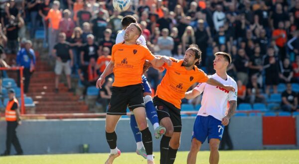 25.05.2025., stadion Subicevac, Sibenik - SuperSport HNL, 36. kolo, HNK Sibenik - HNK Hajduk. Lovro Cvek, Leonard Zuta i Nazarii Rusyn Photo: Sime Zelic/PIXSELL