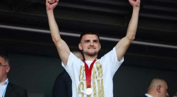 25.05.2025., stadion HNK Rijeka, Rijeka - SuperSport HNL, 36. kolo, HNK Rijeka pobjedom nad NK Slaven Belupo postala je prvak Hrvatske. dodjela medalja igracima HNK Rijaka. Lindon Selahi Photo: Sanjin Strukic/PIXSELL