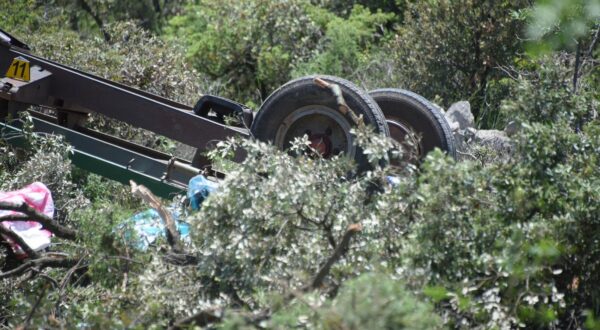 26.05.2023., Labin - Puka sreca spasila je 20ak labinskih maturanata, koji su se traktorom prevrnuli u provaliju. Photo: Sasa Miljevic/PIXSELL