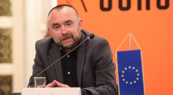 26.09.2023., Zagreb - U organizaciji GONG-a u Hrvatskom novinarskom drustvu odrzan je okrugli stol pod nazivom "Prema inkluzivnoj demokraciji: spustanje dobne granice za politicko sudjelovanje na 16 godina". Nakon pozdravnog govora Oriane Ivkovic Novokmet, izvrsne direktorice Gonga i voditeljice programa politickih institucija i procesa, uslijedila je rasprava na kojoj su govorli predsjednik Vijeca Gonga i profesor na Fakultetu politi?kih znanosti u Zagrebu Berto Salaj, Nikola Baketa, Robert Podolnjak, Sara Susanj, Vesna Nadj, Katica Glamuzina, Lovro Lukavecki, Ursa Raukar-Gamulin,  Darko Klasic, Dalija Oreskovic i Katarina Peovic. Photo: Robert Anic/PIXSELL