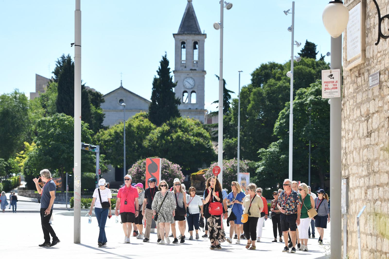 27.05.2025., Sibenik - Grad prepun turista koji obilaze staru gradsku jezgru. Photo: Hrvoje Jelavic/PIXSELL