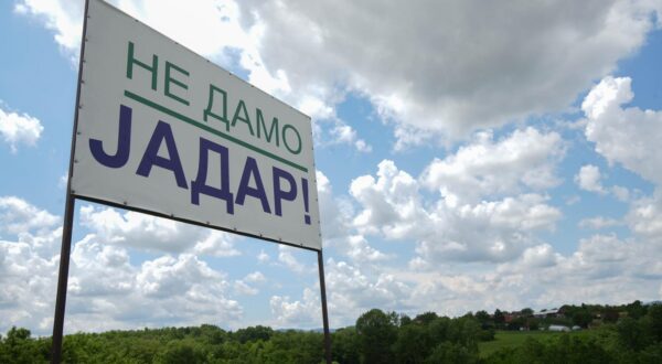 29.05.2024., Gornje Nedeljice, Loznica (Srbija) - Stanovnici Gornjih Nedeljica godinama se bore protiv geoloskih istrazivanja kompanije Rio Tinto koja u njihovom selu planira da otvori rudnik litijuma. Stanovnici izrazavaju svoju zabrinutost zbog rudarskih aktivnosti koje ugrozavaju njihove izvore vode i prirodno okruzenje. Ove ekoloske nevolje podstakle su mjestane na organizaciju i borbu za ocuvanje svojih prirodnih resursa a zbog cega su u Srbiji prije nekoliko godina mjesecima trajali veliki ulicni prosvjedi nakon cega je Vlada Srbije stopirala cijeli projekat. Ipak, nakon posljednjih izbora predsjednik Srbije Aleksandar Vucic je nagovijestio nastavak ovog projekta. Nebojsa Petkovic, stanovnik Gornjih Nedeljica i aktivista eko udruzenja "Ne damo Jadar" godinama se sa svojim komsijama i aktivistima bori protiv ovog projekta i to je jedan od najjacih ekoloskih pokreta u svijetu posljednih godina i trenutno je ovaj projekat Rio Tinta u dolini rijeke Jadar, inace trenutno najveci planirani svjetski projekat iskopavanja litijuma, stopiran upravo zahvaljujuci aktivizmu i masovnim prosvjedima sirom Srbije.
Photo: Dejan Rakita/Pixsell Photo: Dejan Rakita/PIXSELL
