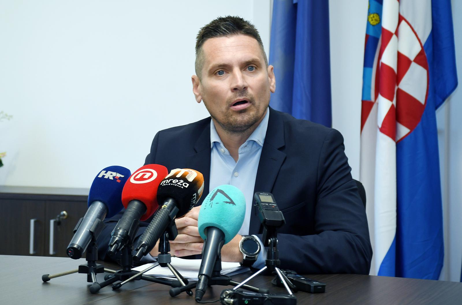 29.05.2025., Sisak - Konferencija za medije na kojoj je sisacki gradonacelnik Domagoj Orlic govorio o zatecenom financijskom stanju u Sisku.
Photo: Nikola Cutuk/PIXSELL Photo: Nikola Cutuk/PIXSELL
