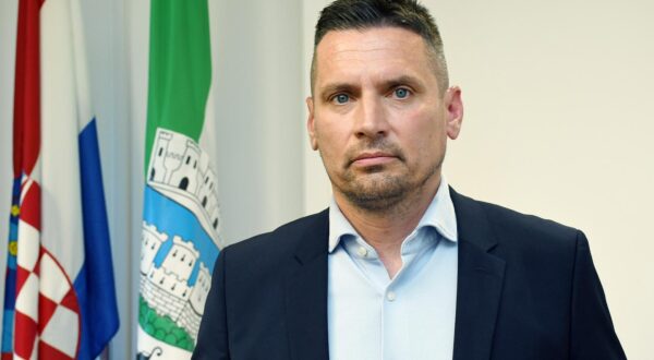 29.05.2025., Sisak - Konferencija za medije na kojoj je sisacki gradonacelnik Domagoj Orlic govorio o zatecenom financijskom stanju u Sisku.
Photo: Nikola Cutuk/PIXSELL Photo: Nikola Cutuk/PIXSELL