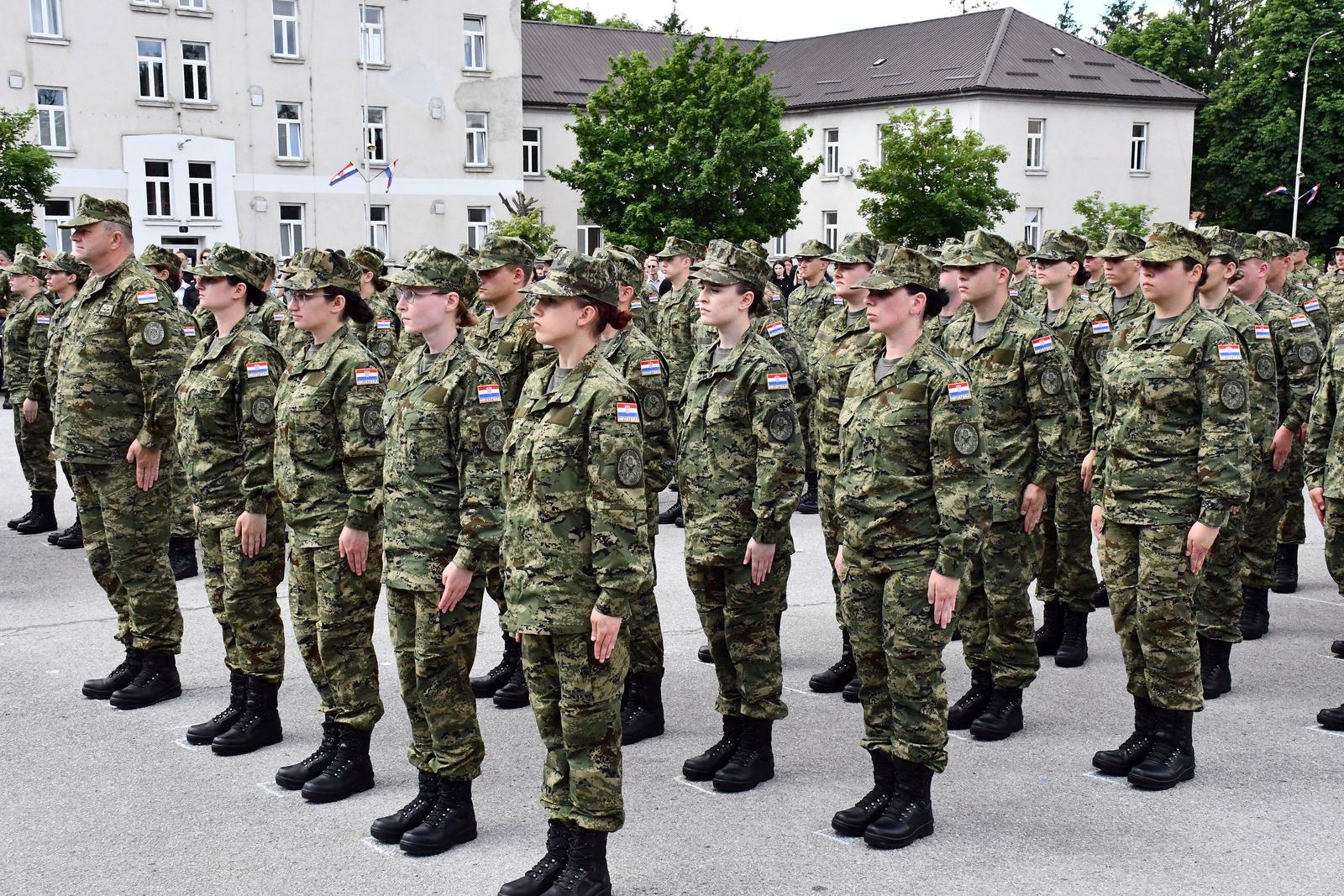 29.05.2025., Pozega - Svecana prisega 46. narastaja rocnika na dragovoljnom vojnom osposobljavanju u vojarni 123.brigade Hrvatske vojske u Pozegi. Prisegnulo je 150 rocnika, medju kojima su 122 muskarca i 28 zena. Obuka traje osam tjedana. Photo: Ivica Galovic/PIXSELL