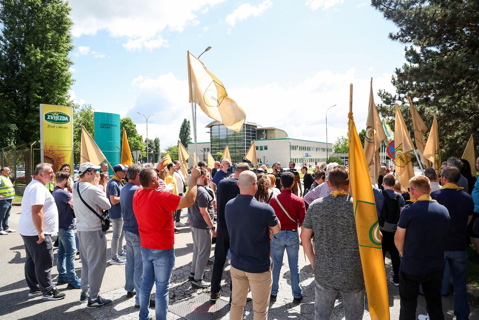 29.05.2025., Zagreb - Sindikat zaposlenih u poljoprivredi, prehrambenoj i duhanskoj industriji i vodoprivredi Hrvatske odrzali su prosvjed podrske radnicima Zvijezde i PIK Vrbovca. Photo: Matija Habljak/PIXSELL