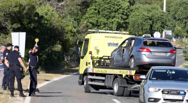 29.05.2025., Sibenik -Na Zupanijskoj cesti izmedju Sibenika i Tromilje, u blizini Bilica i Lugovica, dogodila se prometna nesreca u kojoj su sudjelovali autobus i osobno vozilo.Autobus je prevozio hrvatske vojnike iz Knina sa posla.Ozljedjenih nije bilo a promet se oidvija uz regulaciju prometne policije. Photo: Dusko Jaramaz/PIXSELL