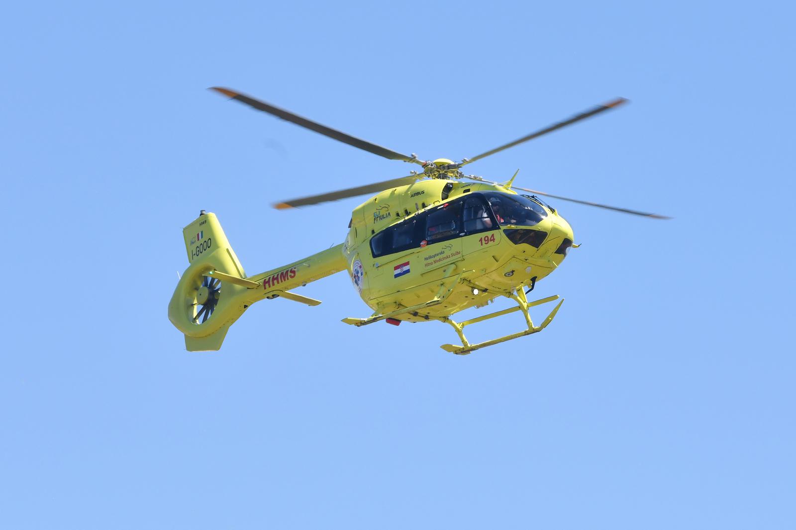 30.04.2025., Sibenik - Helikopterske hitne medicinske sluzbe svakodnevno obavljaju prevoz pacijenata. Prevoz hitnog pacijenta iz Sibenika. Photo: Hrvoje Jelavic/PIXSELL