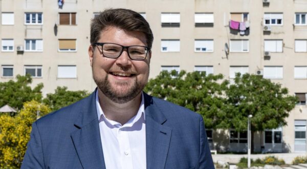 30.05.2025., Pula - Kandidat SDP-a za gradonacelnika Pule Pedja Grbin na Trg-u kralja Tomislava odrzao je konferenciju za medije koja je bila i zavrsno obracanje pred 2. krug lokalnih izbora. Photo: Srecko Niketic/PIXSELL