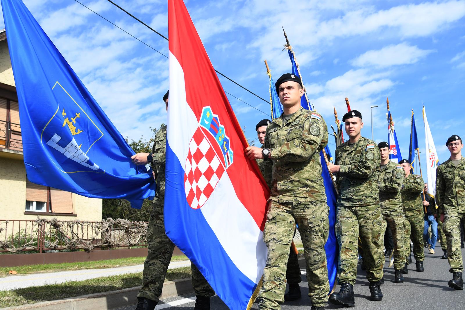 30.09.2024., Koprivnica  - Svecano obiljezena 33. obljetnica preuzimanja Vojarne u Koprivnici i Dan koprivnickih branitelja. Sredisnji dogadjaj obiljezavanja oslobodjenja Koprivnice bio je mimohod  pripadnika ratnih postrojbi HV-a, Policije i Udruga proizaslih
iz Domovinskog rata od bivse vojarne do Florijanskog trga. Photo: damir Spehar/PIXSELL