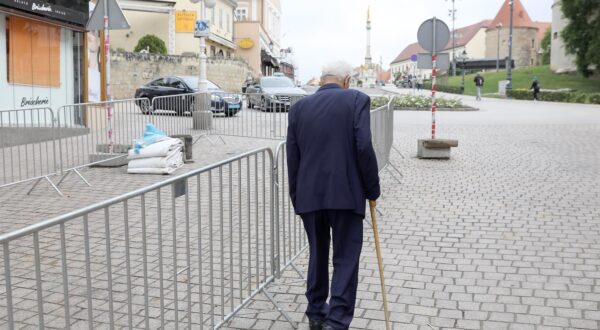 31.05.2022., Zagreb - Umirovljenici, koji su skupina gradjana najugozenija svakodnevnim poskupljenjima sve teze cekaju povecanje mirovina koje bi im trebalo omoguci prezivljavanje. Photo: Patrik Macek/PIXSELL
