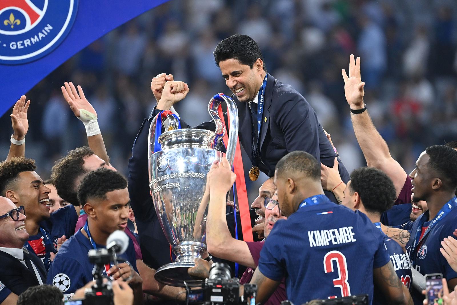Player, team photo, team, squad, team photo Nasser Ghanim Al-Khelaifi (President PSG) with cup, cup, trophy, jubilation, joy, enthusiasm, award ceremony, football UEFA Champions League final Paris Saint-Germain (PSG) - Inter Milan 5-0, on May 31, 2025 Munich Football Arena, ? Photo: Frank Hoermann/SVEN SIMON/DPA