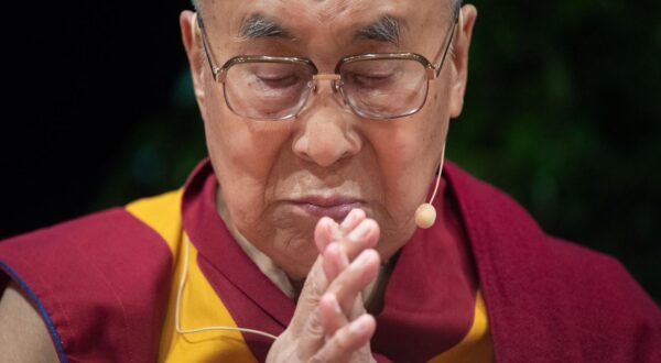 20 September 2018, Baden-Wuerttemberg, Heidelberg: Dalai Lama, spiritual leader of the Tibetans, looks down before his speech in the town hall. The Dalai Lama followed an invitation from the German-American Institute (DAI) to the annual International Science Festival and discussed the topic "Happiness and Responsibility" with scientists from Heidelberg. Photo: Marijan Murat/dpa /DPA/PIXSELL