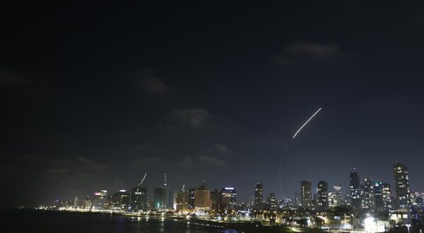 (250614) -- BEIJING, June 14, 2025 (Xinhua) -- Israeli air defense system fires to intercept missiles over Tel Aviv, Israel, on June 13, 2025. Dozens of missiles were fired from Iran into Israel on Friday evening, according to statements issued by the Israel Defense Forces (IDF). (Photo by Jamal Awad/Xinhua) Photo: Jamal Awad/XINHUA