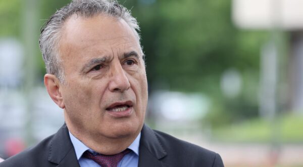 06.05.2025., Zagreb - Pavle Kalinic, nezavisni kandidat za gradonacelnika Zagreba i kandidatkinje za zamjenice gradonacelnika, mr. sc. Nada Jambrek i dr. sc. Tatjana Tarandek održali su konferenciju za medije s temom lice i nalicje izborne kampanje u Zagrebu.  Photo: Patrik Macek/PIXSELL