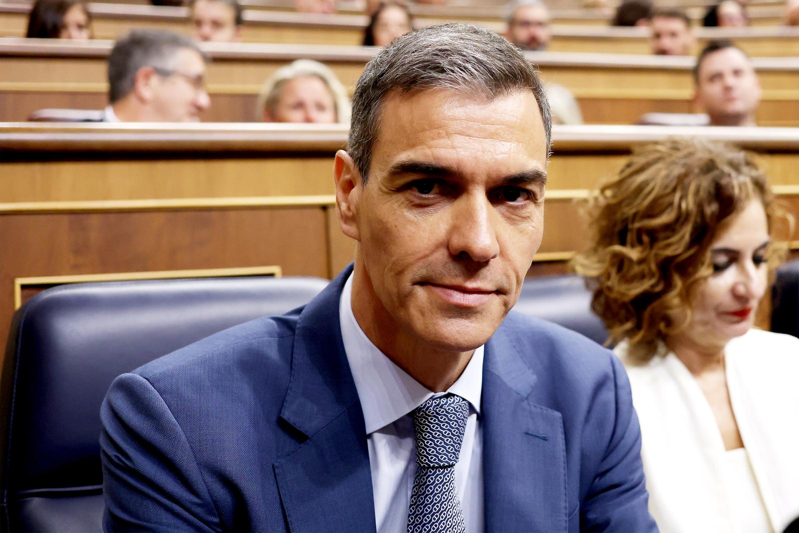 Madrid, Spain; June 18, 2025.- Pedro Sánchez, responding to questions from the parliamentary groups during the Congressional oversight session focused on corruption within the Spanish Socialist Workers' Party (PSOE). He is challenged by Alberto Nuñez Feijoo, president of the Popular Party (PP), and members of his group. The PP is the only party in Spain to have been convicted of corruption. Photo: Juan Carlos Rojas
