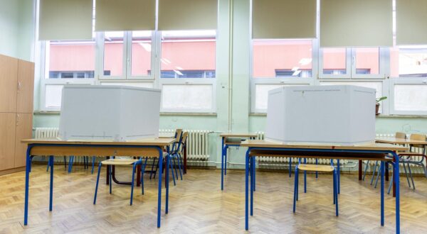 12.01.2025., Pula - Predsjednicki izbori 2024. Na pulskim biralistima gradjani u drugom krugu biraju predsjednika Hrvatske. Photo: Srecko Niketic/PIXSELL